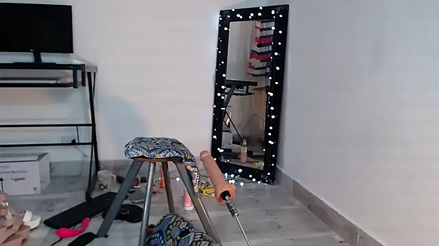 Snapshot of Amelie_hills02 chatting on January 2025 12:01:01 PM Amelie hills02 online show from January 2025 12:01:01 PM