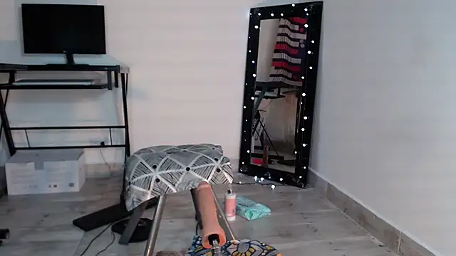 Snapshot of Amelie_hills02 chatting on February 2025 12:17:02 PM Amelie hills02 online show from February 2025 12:17:02 PM