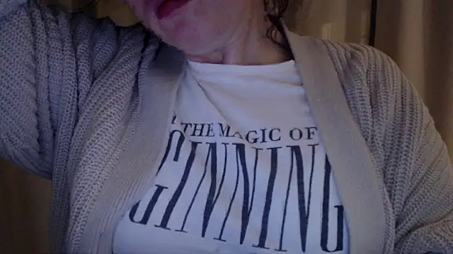 Snapshot of Sandysecret chatting on November 2025 08:42:02 PM Sandysecret online show from November 2025 08:42:02 PM