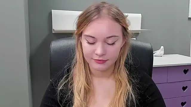 Snapshot of kitty_valeria chatting on February 2025 07:48:01 AM kitty valeria online show from February 2025 07:48:01 AM