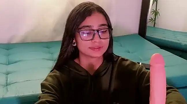 Snapshot of thalia_066 chatting on December 2024 03:22:02 PM thalia 066 online show from December 2024 03:22:02 PM