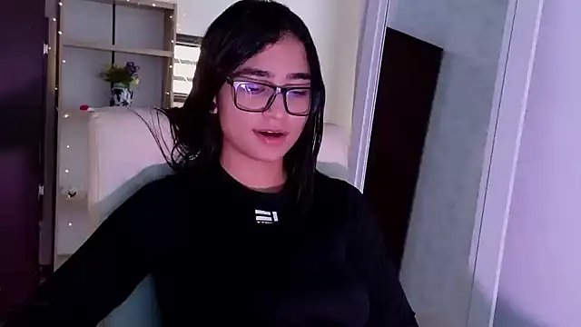 Snapshot of thalia_066 chatting on December 2024 04:38:01 PM thalia 066 online show from December 2024 04:38:01 PM