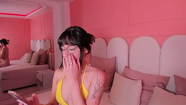 Snapshot of emilly_williams_ chatting on December 2024 08:25:01 PM emilly williams online show from December 2024 08:25:01 PM