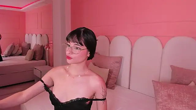 Snapshot of emilly_williams_ chatting on December 2024 08:12:02 PM emilly williams online show from December 2024 08:12:02 PM