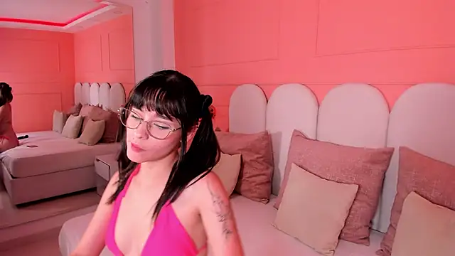 Snapshot of emilly_williams_ chatting on January 2025 08:10:02 PM emilly williams online show from January 2025 08:10:02 PM