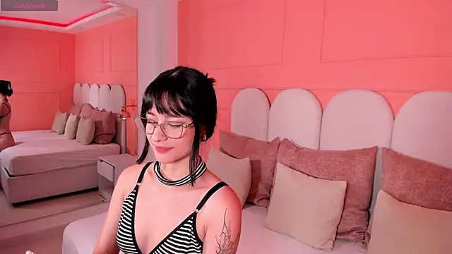 Snapshot of emilly_williams_ chatting on January 2025 05:10:02 PM emilly williams online show from January 2025 05:10:02 PM