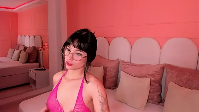 Snapshot of emilly_williams_ chatting on February 2025 05:12:01 PM emilly williams online show from February 2025 05:12:01 PM