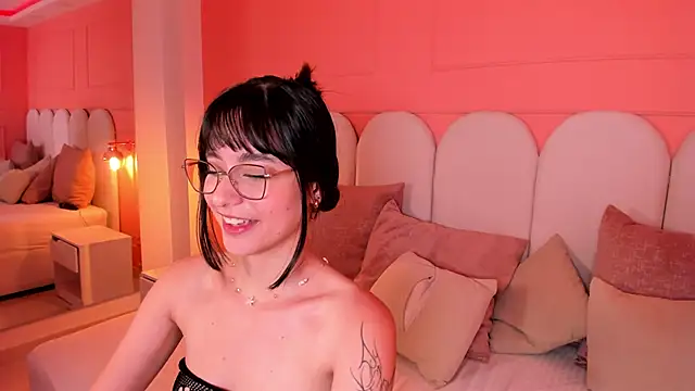 Snapshot of emilly_williams_ chatting on February 2025 08:09:02 PM emilly williams online show from February 2025 08:09:02 PM