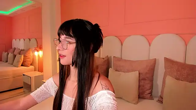 Snapshot of emilly_williams_ chatting on March 2025 04:54:02 PM emilly williams online show from March 2025 04:54:02 PM