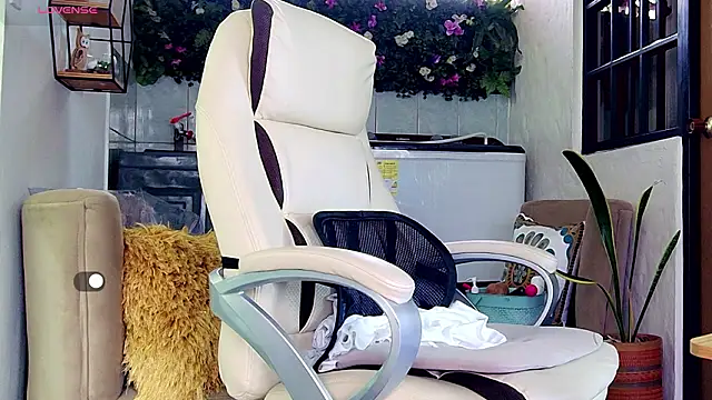 yanella fire online show from March 2026 01:11:02 PM