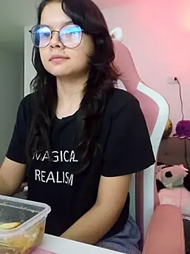 Snapshot of azumiichan chatting on April 2026 12:43:02 AM azumiichan online show from April 2026 12:43:02 AM