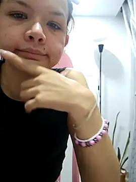 Snapshot of azumiichan chatting on April 2026 01:19:01 AM azumiichan online show from April 2026 01:19:01 AM