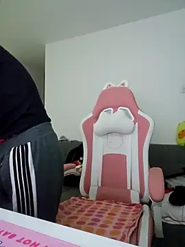 Snapshot of azumiichan chatting on April 2026 12:01:01 AM azumiichan online show from April 2026 12:01:01 AM