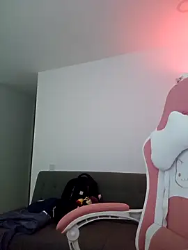 Snapshot of azumiichan chatting on April 2026 12:34:01 AM azumiichan online show from April 2026 12:34:01 AM