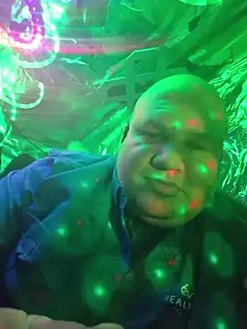 Snapshot of thecoolarrow chatting on October 2025 12:06:02 PM thecoolarrow online show from October 2025 12:06:02 PM