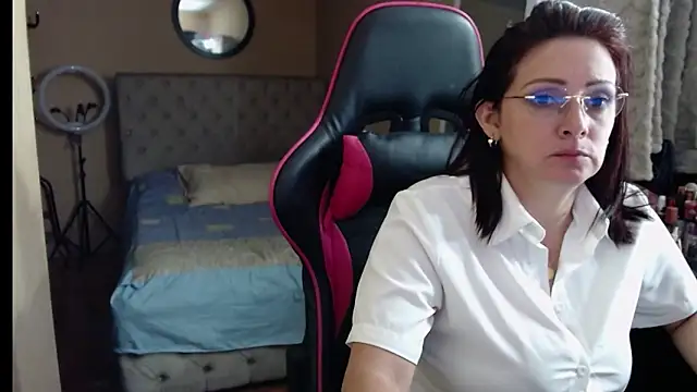 Carol Scottt online show from December 2025 05:12:02 AM