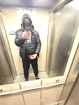 Snapshot of McdyllanXX chatting on January 2025 12:09:01 AM McdyllanXX online show from January 2025 12:09:01 AM