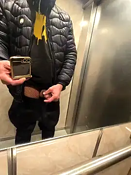 Snapshot of McdyllanXX chatting on March 2025 10:56:01 PM McdyllanXX online show from March 2025 10:56:01 PM