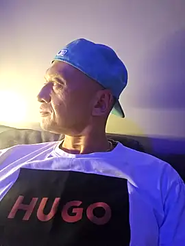 Snapshot of McdyllanXX chatting on March 2025 10:10:01 PM McdyllanXX online show from March 2025 10:10:01 PM