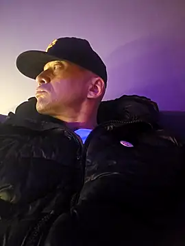 Snapshot of McdyllanXX chatting on March 2025 09:43:02 PM McdyllanXX online show from March 2025 09:43:02 PM