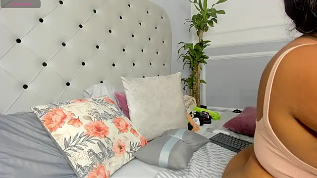 Yiseth 02 online show from February 2025 03:42:01 AM