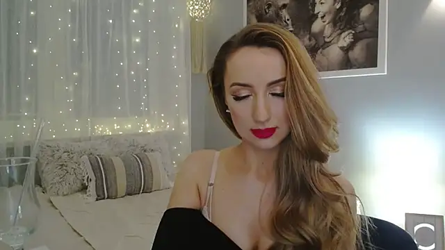 Snapshot of JulietteDiamond chatting on January 2025 12:26:02 AM JulietteDiamond online show from January 2025 12:26:02 AM