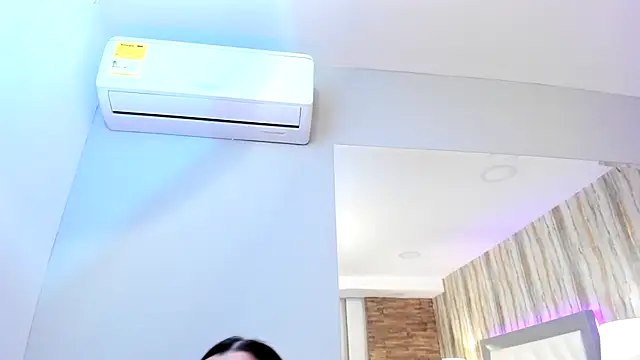 Snapshot of SophiaLaurens chatting on February 2025 06:01:01 PM SophiaLaurens online show from February 2025 06:01:01 PM