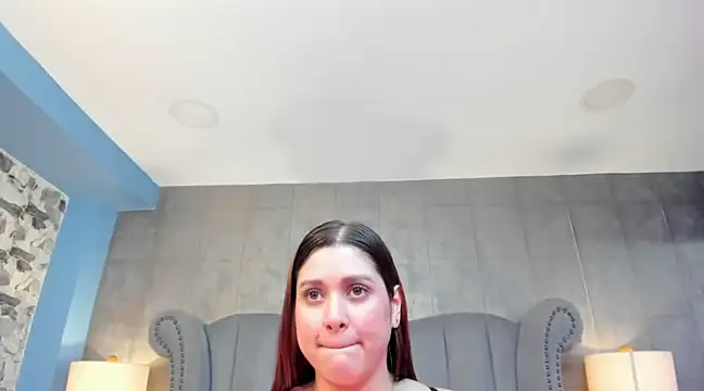 Snapshot of SophiaLaurens chatting on February 2025 06:37:01 PM SophiaLaurens online show from February 2025 06:37:01 PM