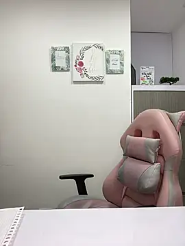 Snapshot of SophiaLaurens chatting on March 2025 08:15:01 AM SophiaLaurens online show from March 2025 08:15:01 AM