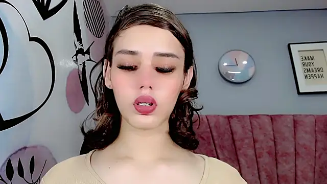 ValeriaAguilar online show from December 2024 05:31:01 PM