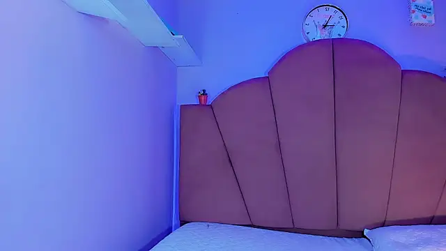 ValeriaAguilar online show from September 2025 09:26:02 PM