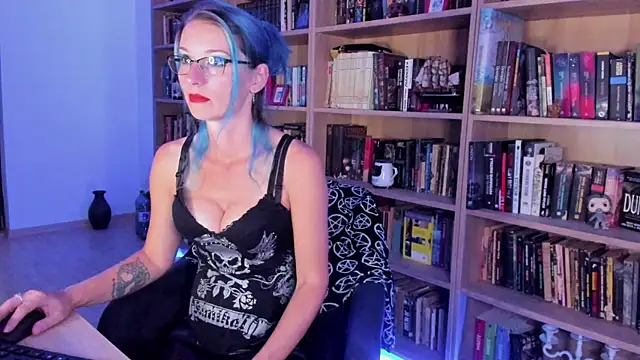 Snapshot of Queen_of_Hearts1 chatting on September 2025 07:47:02 PM Queen of Hearts1 online show from September 2025 07:47:02 PM