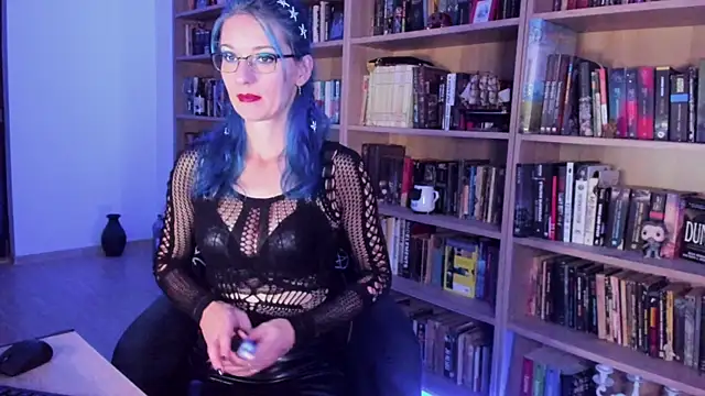 Snapshot of Queen_of_Hearts1 chatting on October 2025 07:45:01 PM Queen of Hearts1 online show from October 2025 07:45:01 PM