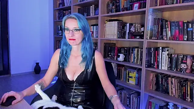 Snapshot of Queen_of_Hearts1 chatting on November 2025 08:42:02 PM Queen of Hearts1 online show from November 2025 08:42:02 PM