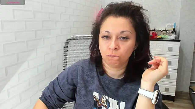 Snapshot of TeasyLana chatting on April 2026 04:59:01 AM TeasyLana online show from April 2026 04:59:01 AM