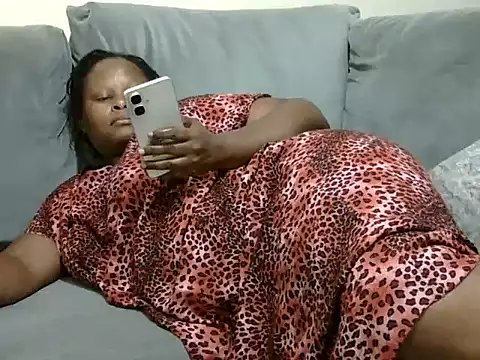 Snapshot of Pretty_lilly02 chatting on June 2026 02:33:01 PM Pretty lilly02 online show from June 2026 02:33:01 PM
