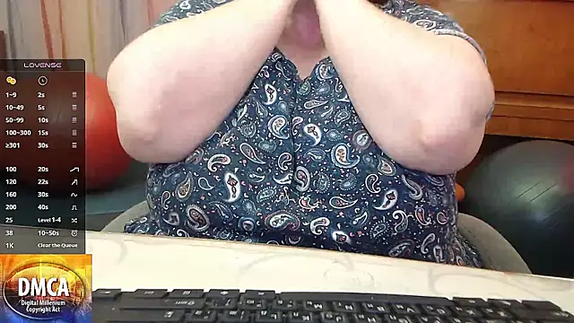 Snapshot of RoseRed69 chatting on February 2025 04:48:02 AM RoseRed69 online show from February 2025 04:48:02 AM