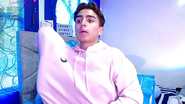 OwenBluee online show from January 2025 01:38:01 PM