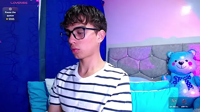 OwenBluee online show from February 2025 05:42:01 AM