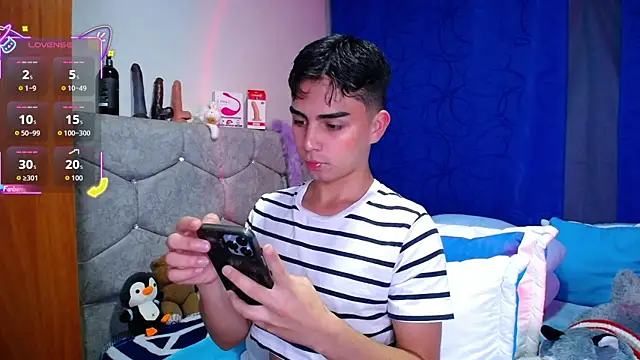 OwenBluee online show from September 2025 05:18:02 AM