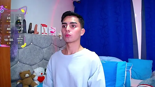 OwenBluee online show from September 2025 03:03:02 PM