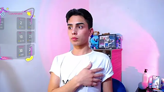 OwenBluee online show from November 2025 06:08:01 PM