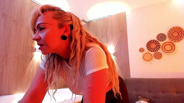 Snapshot of AnastasiaTaylor_ chatting on November 2025 07:48:02 PM AnastasiaTaylor online show from November 2025 07:48:02 PM