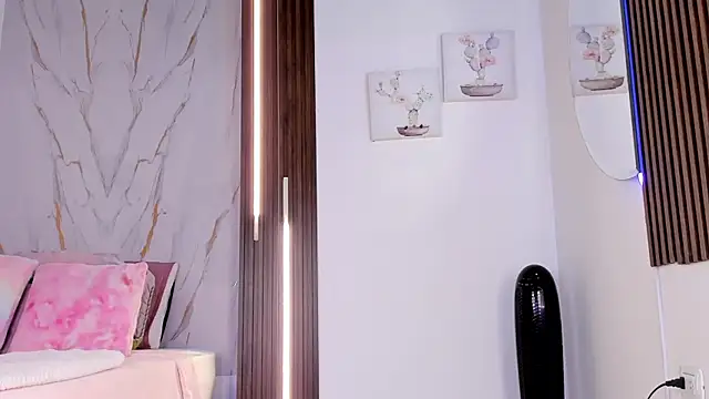 Snapshot of mia_six66 chatting on April 2026 12:13:01 PM mia six66 online show from April 2026 12:13:01 PM