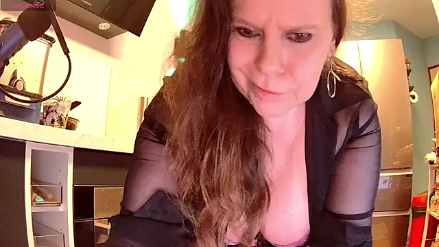 Snapshot of Endrocleia chatting on February 2025 10:42:01 PM Endrocleia online show from February 2025 10:42:01 PM