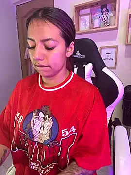 Ivann4 online show from November 2025 06:18:01 PM