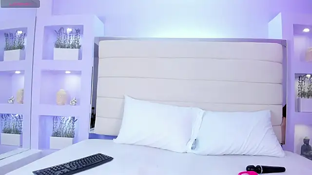 HelenaRoos online show from November 2025 07:57:01 PM