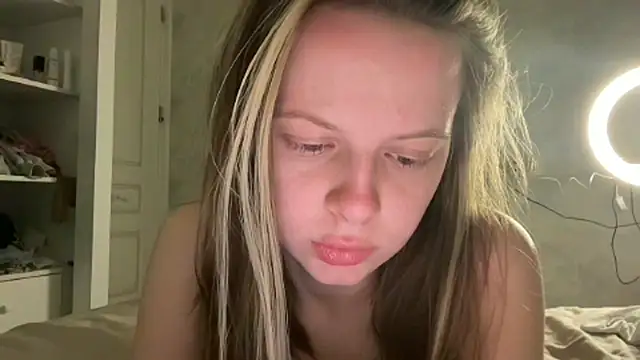 wrenlie online show from May 2026 12:07:01 AM