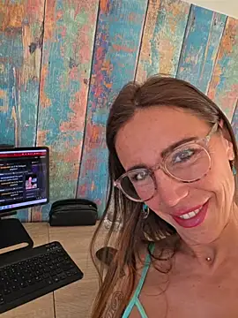 Snapshot of Klamsine chatting on April 2026 04:52:02 AM Klamsine online show from April 2026 04:52:02 AM