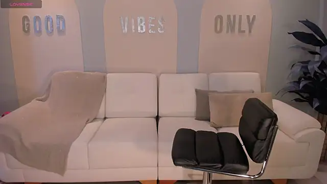 Snapshot of MariaHerrera_ chatting on December 2024 02:21:02 AM MariaHerrera online show from December 2024 02:21:02 AM